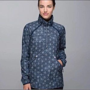 Lululemon NWT Miss Misty Pullover Size 8 Blue